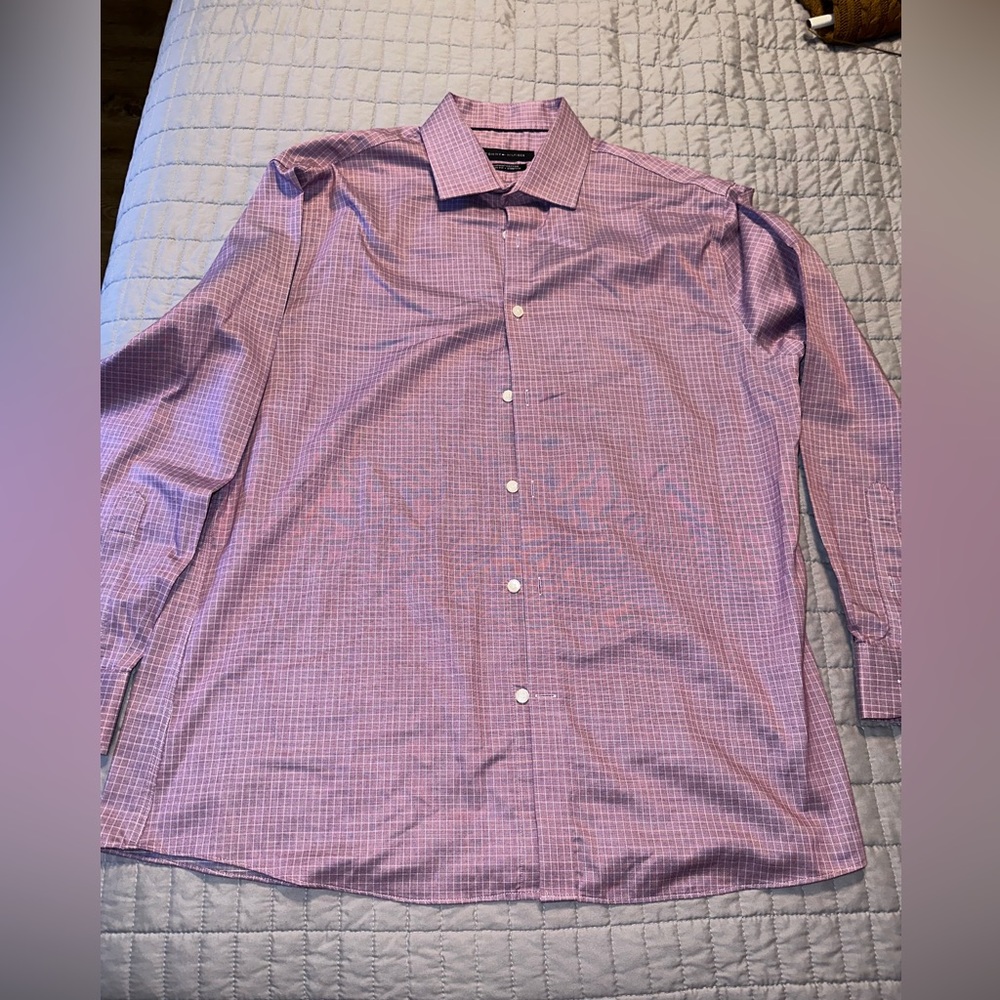 TOMMY HILFIGER BUTTON UP SHIRT